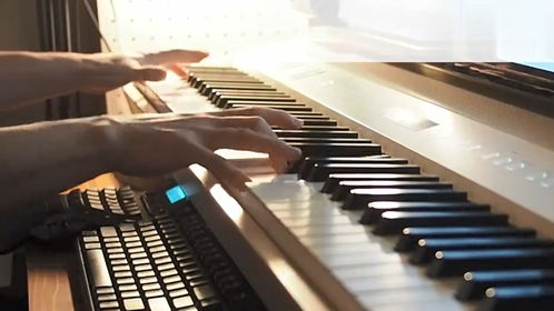 唯美而充滿(mǎn)氣勢(shì)的鋼琴演奏 takt